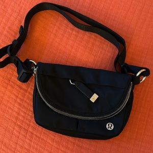 Lululemon fanny pack